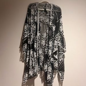Torrid Embroidered Black Short Sleeve Cardigan/Shawl